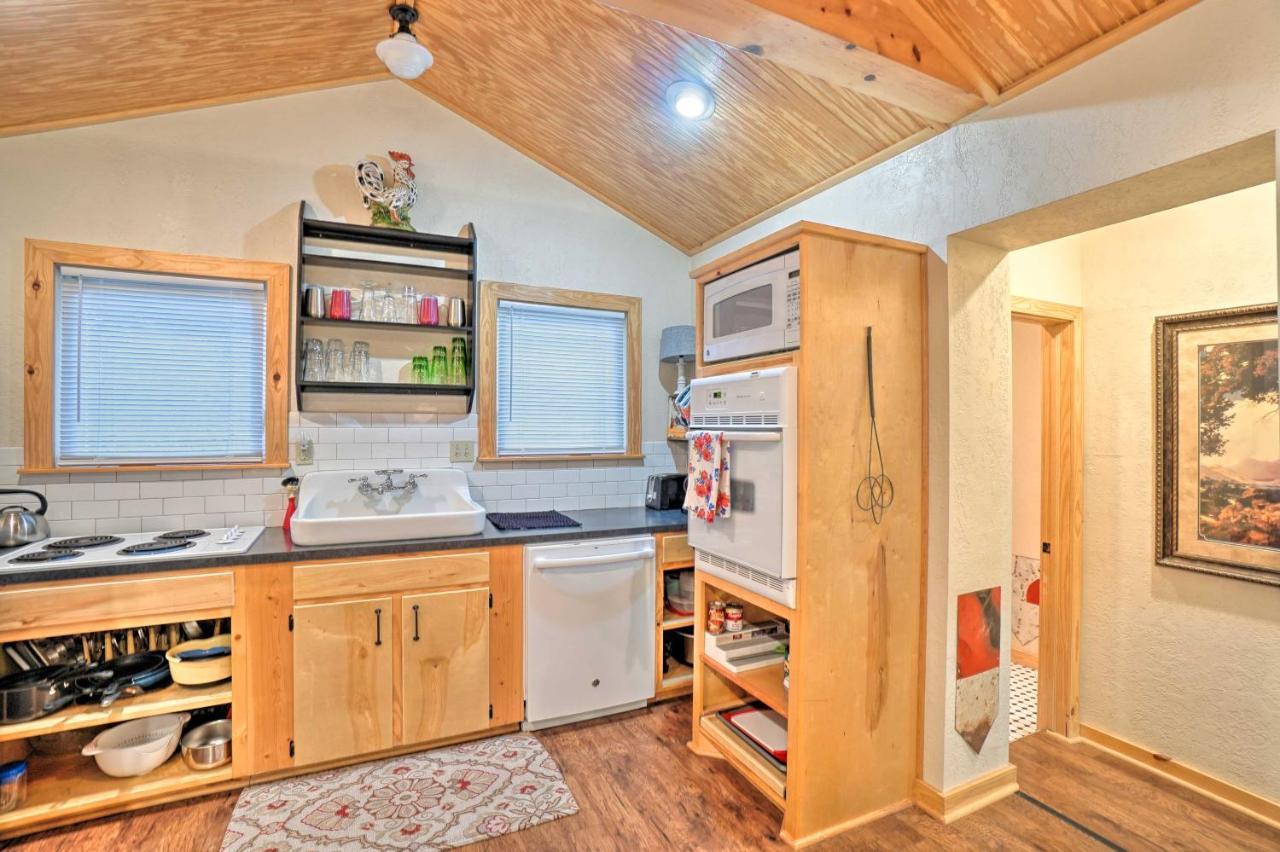 Charming Hilltop Cottage In Medicine Park! Exterior foto