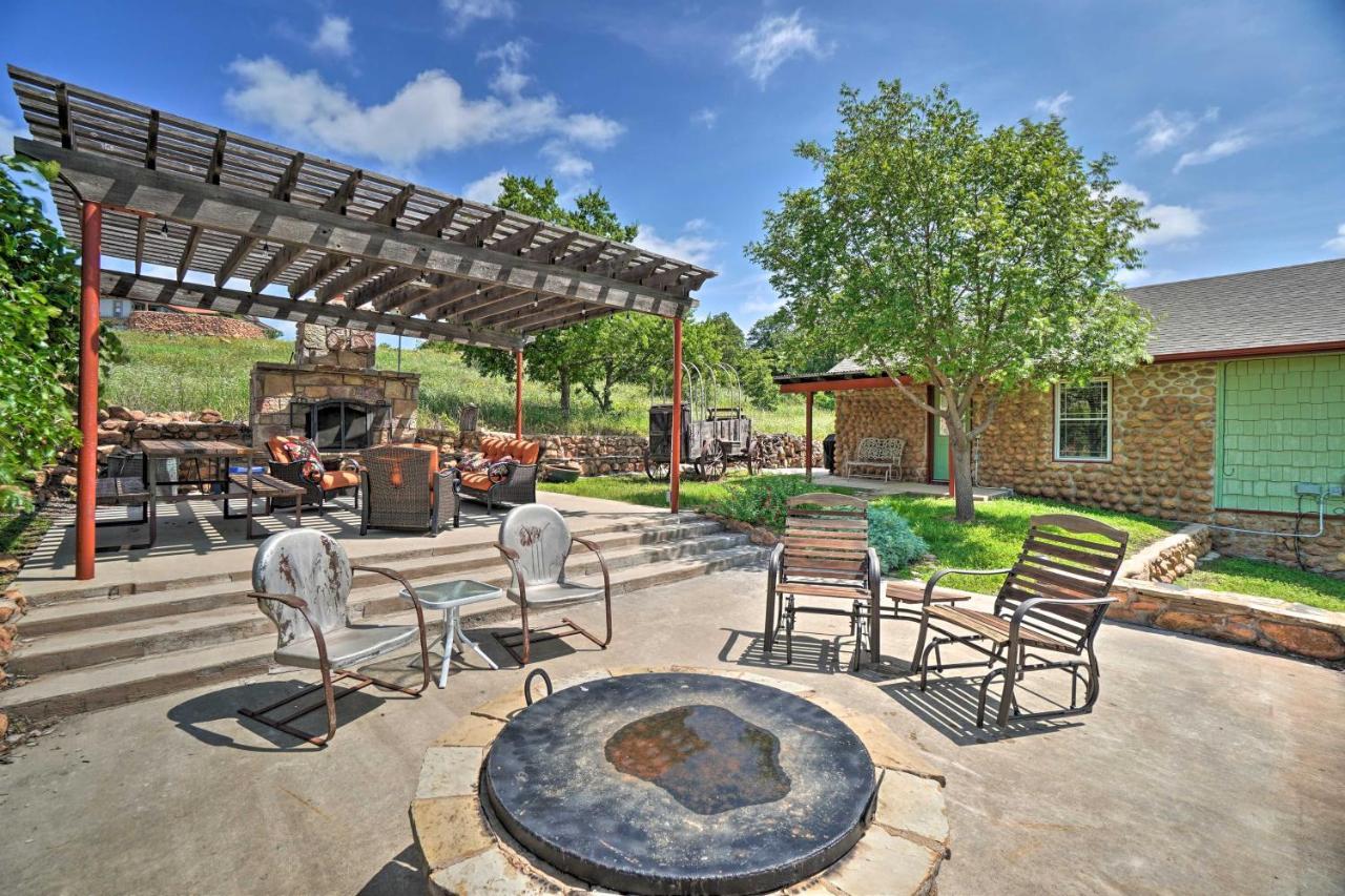 Charming Hilltop Cottage In Medicine Park! Exterior foto